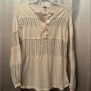 Women’s long sleeved gimmicks top size extra small